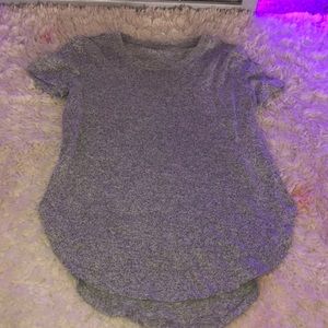 SUPER Comfy gray simple tee!